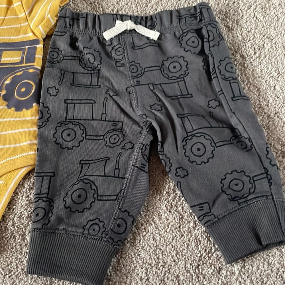 NWOT Carter’s tractor 2 piece set - Picture 3 of 4